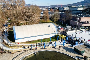 Blick von oben auf den Eislaufweg