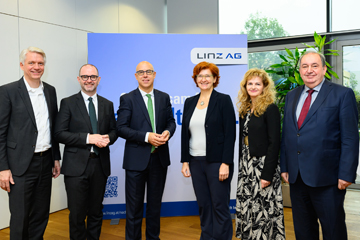 Gruppenfoto der Referent*innen des Nachhaltigkeitssymposiums 2024 sowie Josef Siligan, Dietmar Prammer, Jutta Rinner und Erich Haider