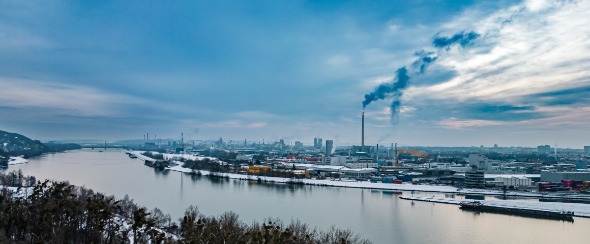 Blick auf den Energiepark der LINZ AG im Winter