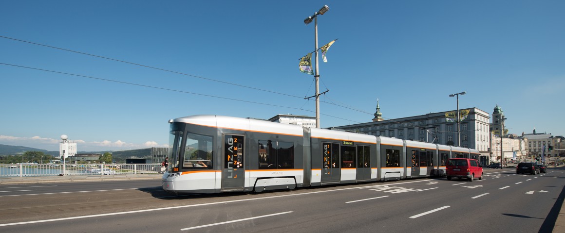 Straßenbahn Nibelungenbrücke