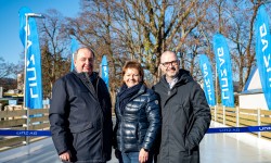 LINZ AG-Generaldirektor DI Erich Haider, Vizebürgermeisterin Karin Hörzing und geschäftsführender Vizebürgermeister Dietmar Prammer bei der Eröffnung des neuen Eislaufwegs im Parkbad-Freigelände.