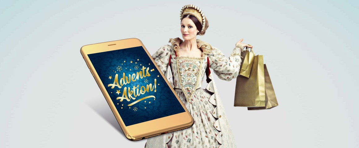 Königin mit Shoppingtaschen in der Hand. Vor ihr befindet sich ein Smartphone mit "Adventsaktion!"